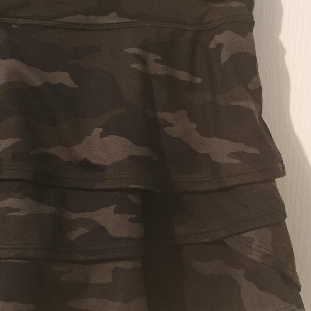 Athleta Girl/Swing Skort/Girls M 8-10/Black Gray Camo/Athletic Activewear - Picture 9 of 10